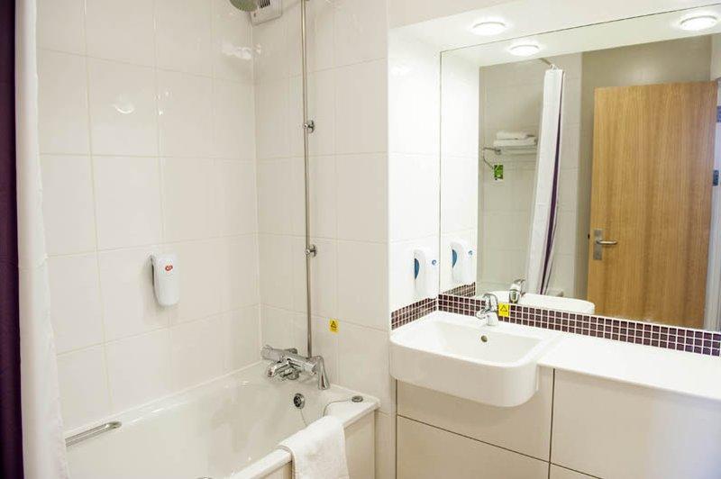 Premier Inn London Ilford Exterior photo
