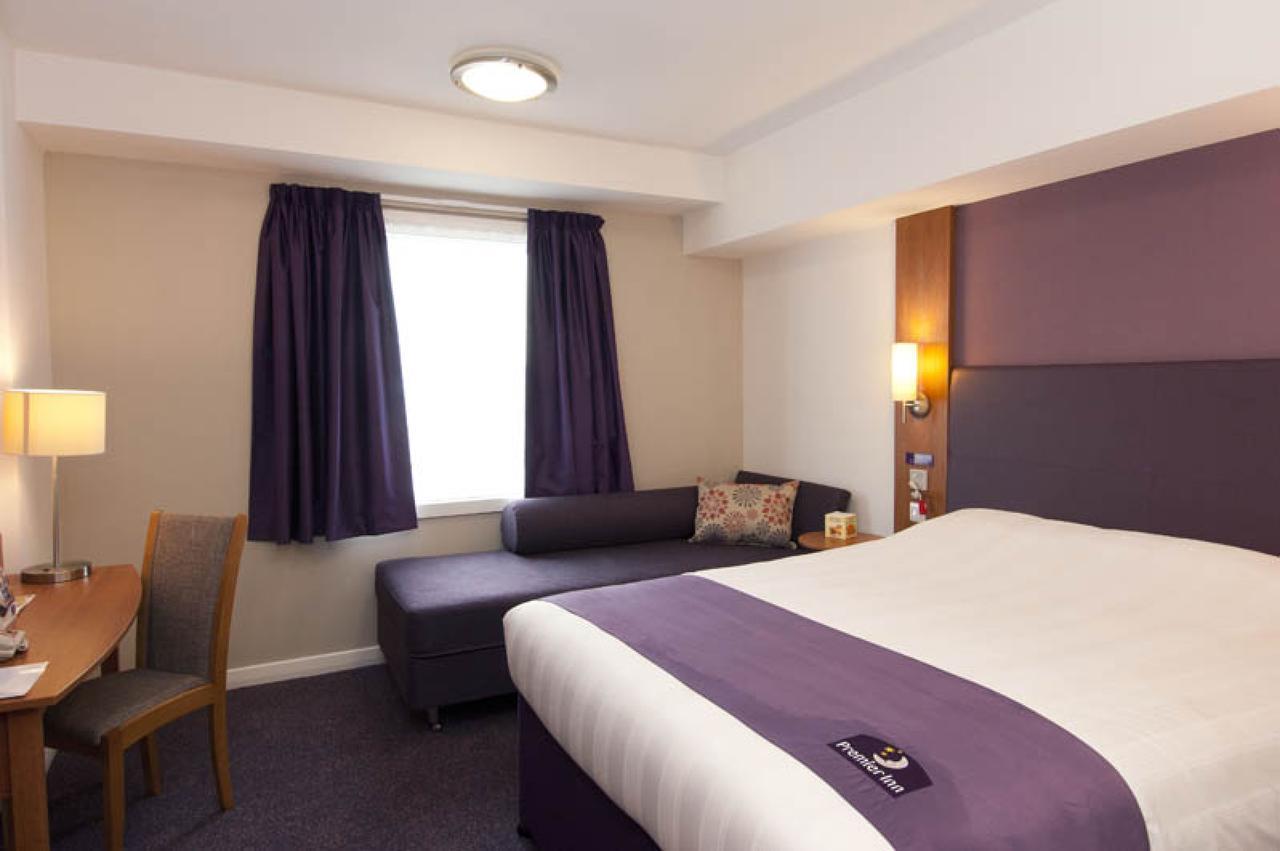 Premier Inn London Ilford Exterior photo